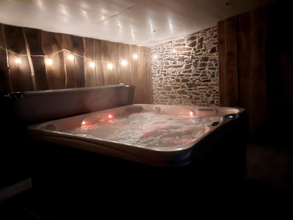 A La Memoire De Merlin & Spa Saint-Malon-sur-Mel Экстерьер фото