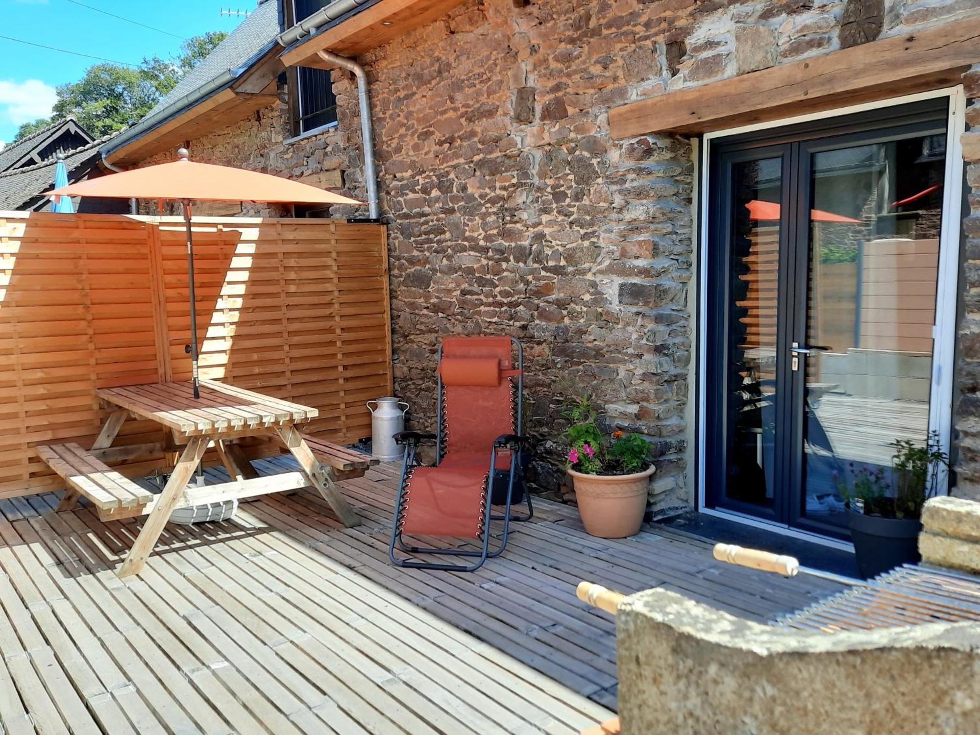 A La Memoire De Merlin & Spa Saint-Malon-sur-Mel Экстерьер фото