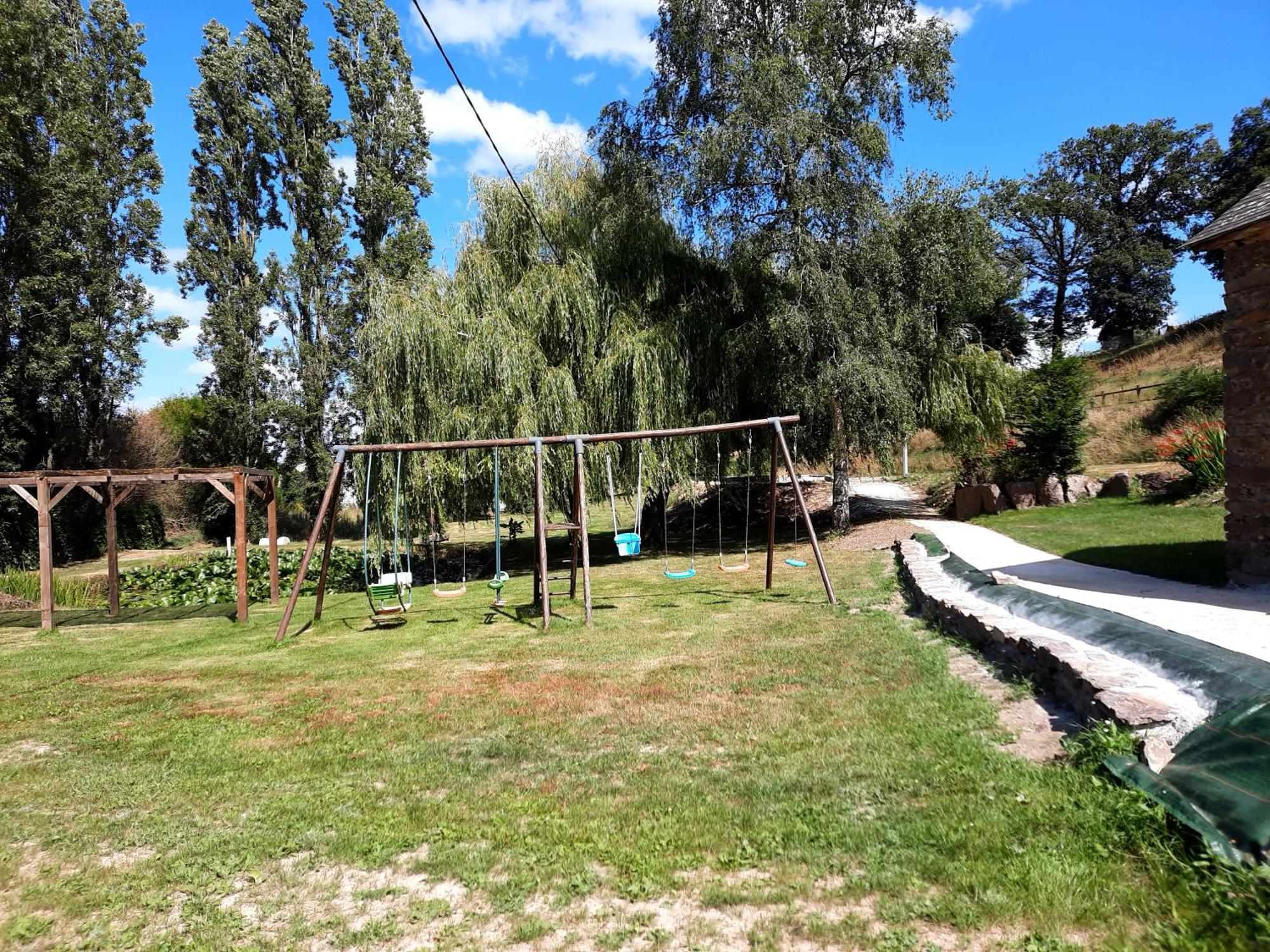 A La Memoire De Merlin & Spa Saint-Malon-sur-Mel Экстерьер фото